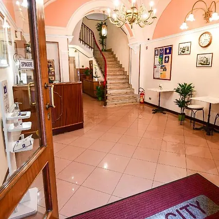 Отель Hotel City 2*