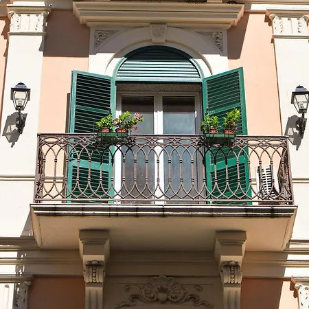 Отель Hotel City 2*