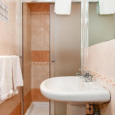 Hotel City מלון 2*