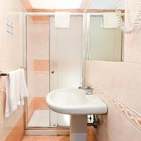 Hotel City בארי
