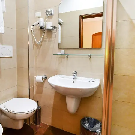 Hotel City 2* בארי