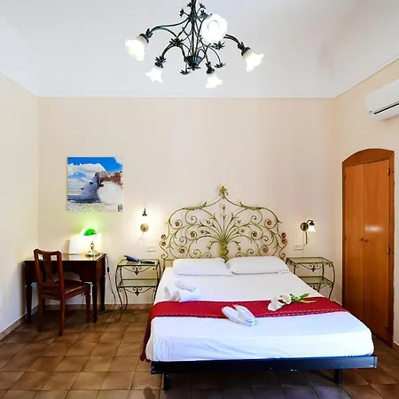 Отель Hotel City Бари